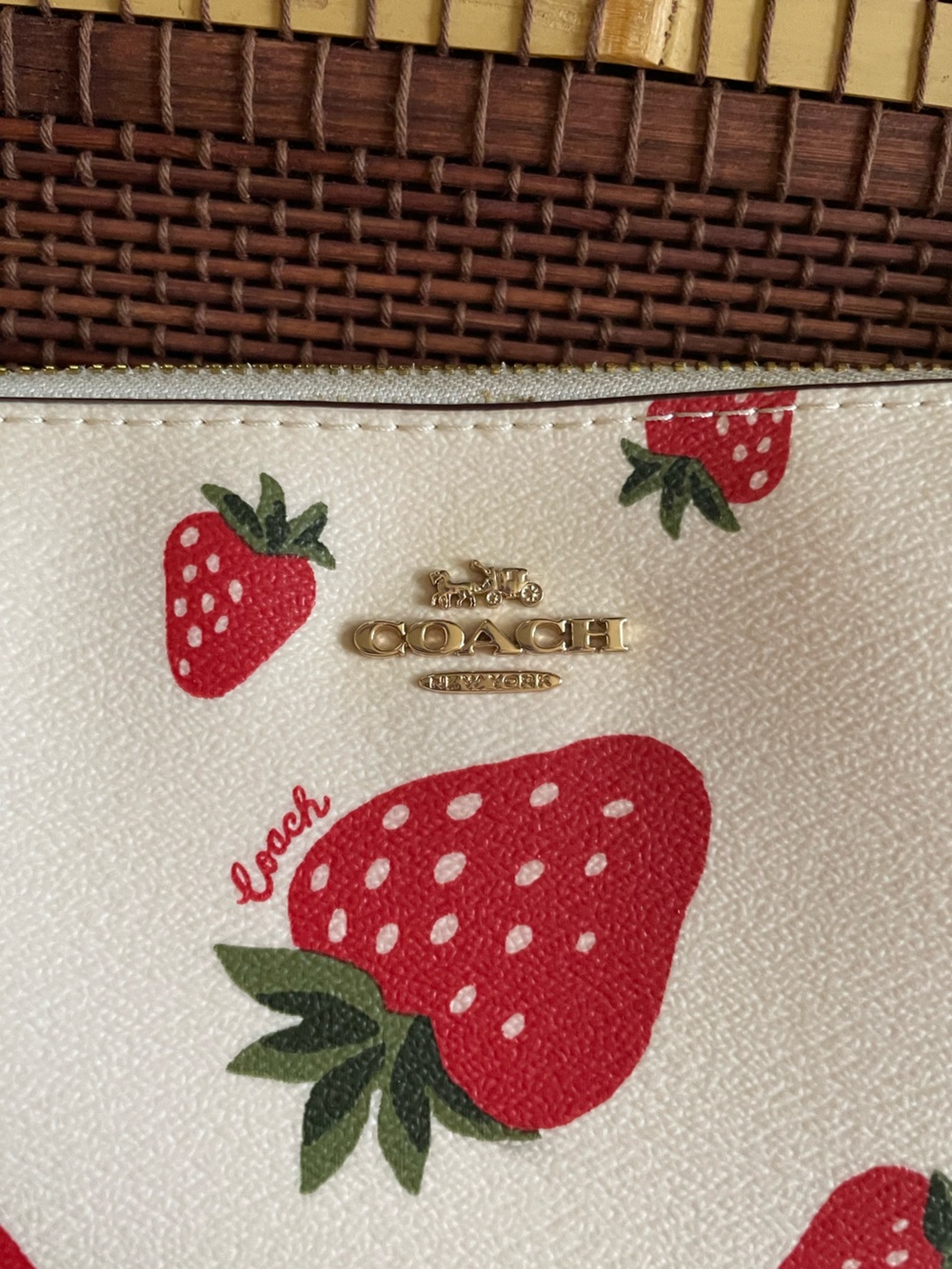 White Coach Nolita 19 Strawberry Print Shoulder Bag & Matching Wallet - Picture 11 of 11